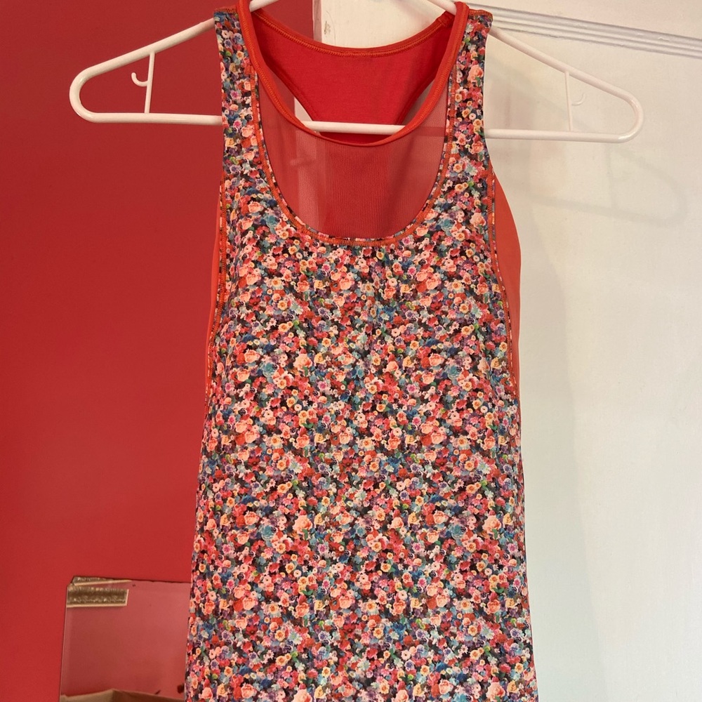 Lululemon brand new workout top. Only worn 1x.